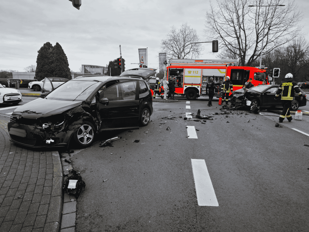 Verkehrsunfall, Linksabbieger, Totalschaden, Anwalt, Unfallregulierung